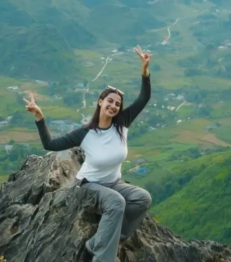 मीनाक्षी चौधरी की वियतनाम बाइक ट्रिप: 'हा गियांग लूप' पर बोलीं — इस सफर में खुद को दोबारा पाया
