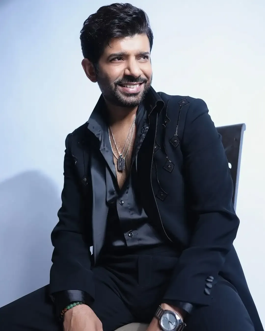 What Is Viineet Kumar Siingh's Unique Acting Approach?