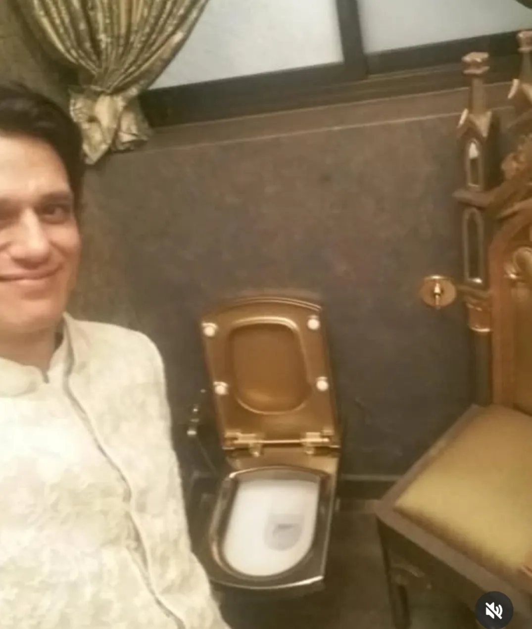 Did Vijay Varma Just Share a Selfie with a ‘Golden Toilet’ at Amitabh Bachchan's House?