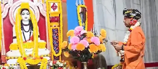 विजयादशमी पर योगी आदित्यनाथ ने गोरखनाथ मंदिर में किया महायोगी गोरखनाथ का विशिष्ट पूजन