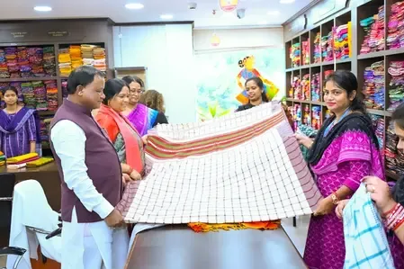 विजयादशमी पर ओडिशा के मुख्यमंत्री मोहन चरण माझी ने दिया 'वोकल फॉर लोकल' का संदेश