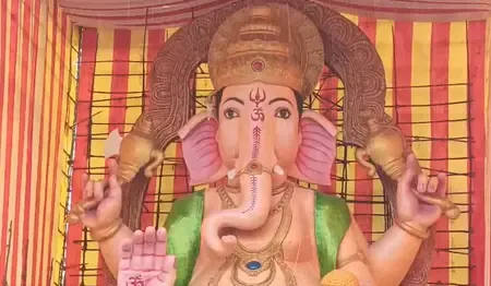 विजयवाड़ा में 72 फीट ऊंची इको-फ्रेंडली डुंडी गणपति प्रतिमा बनी आकर्षण का केंद्र