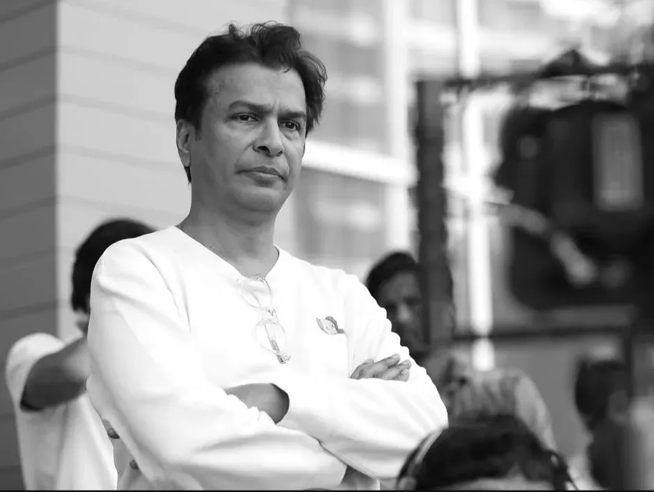 Vikram Phadnis emotional on father's first death anniversary, flies to Melbourne premiere