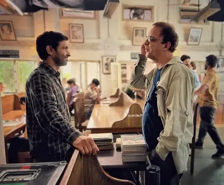 विक्रांत मैसी ने निर्देशक विधु विनोद चोपड़ा को दी जन्मदिन और शिक्षक दिवस की बधाई