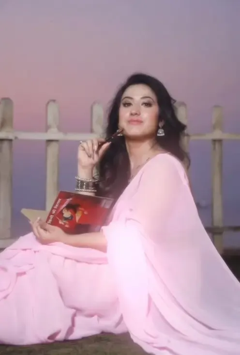 क्या 'विन्नी की किताब' में अलीशा पंवार का अलग अंदाज कलरफुल शिफॉन साड़ियों से जादू बिखेर पाएगा?