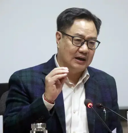 क्या विपक्ष को घटिया राजनीति छोड़कर देशहित में साथ नहीं देना चाहिए: किरेन रिजिजू?