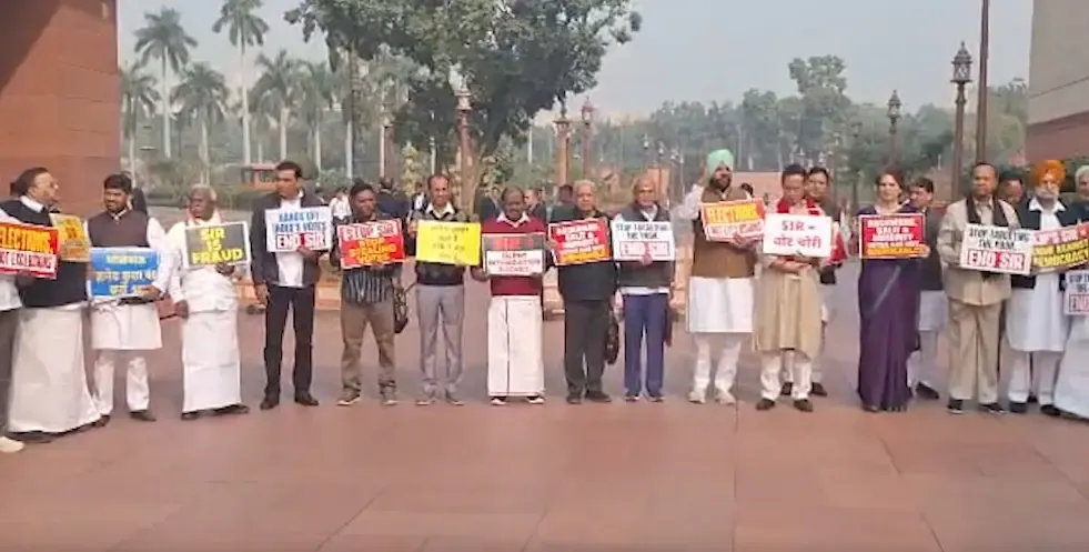 क्या विपक्ष के एसआईआर प्रदर्शन पर एनडीए नेताओं का तंज सही है?