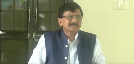 संजय राउत का केंद्र पर हमला: '56 इंच का सीना बच्चों से डर गया', जंतर-मंतर पर युवाओं का आंदोलन