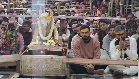 क्या विराट कोहली और कुलदीप यादव भगवान महाकाल के दरबार में पहुंचे और भस्म आरती में शामिल हुए?