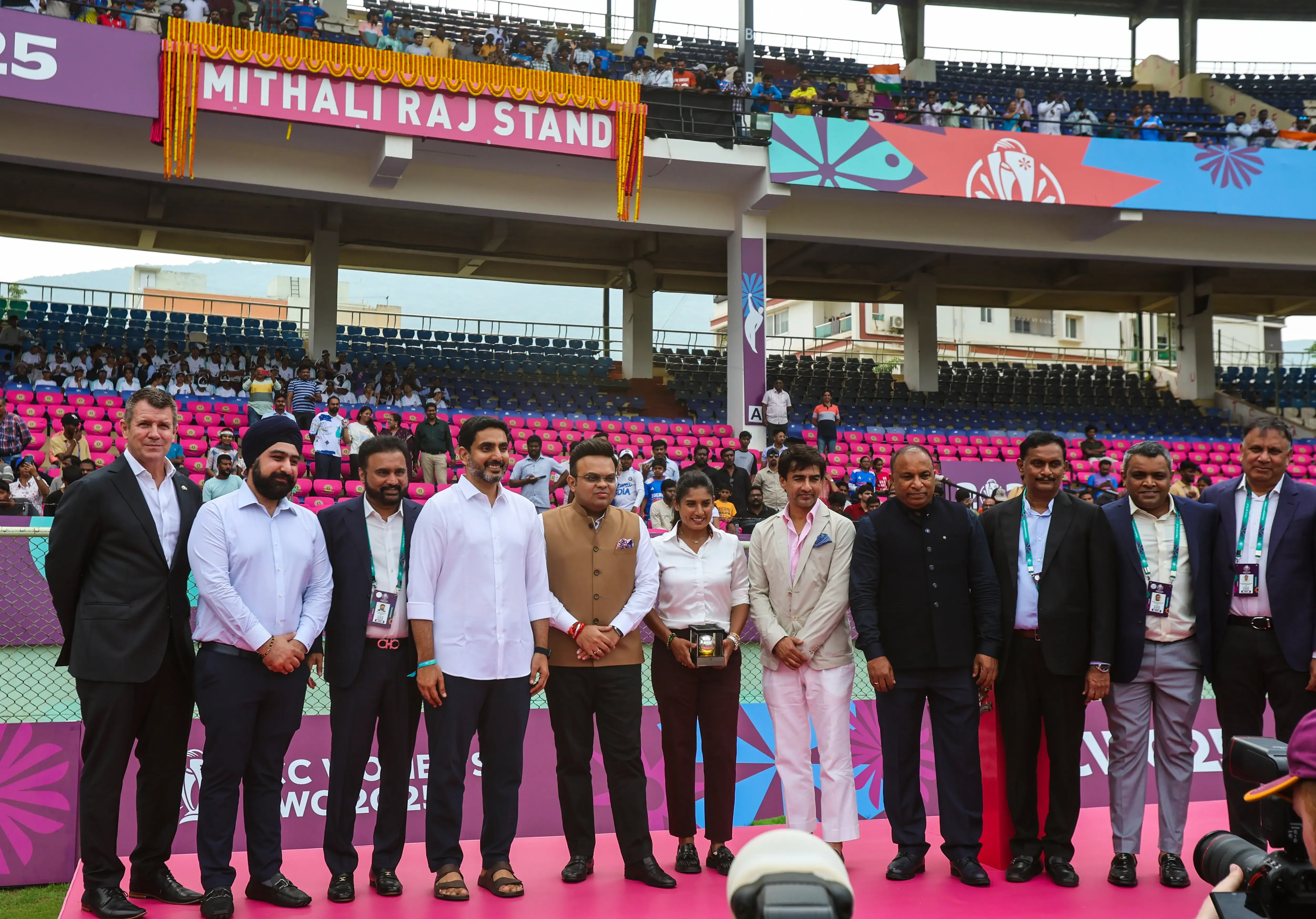 क्या विशाखापत्तनम में मिताली राज स्टैंड और रावी कल्पना गेट का अनावरण हुआ?