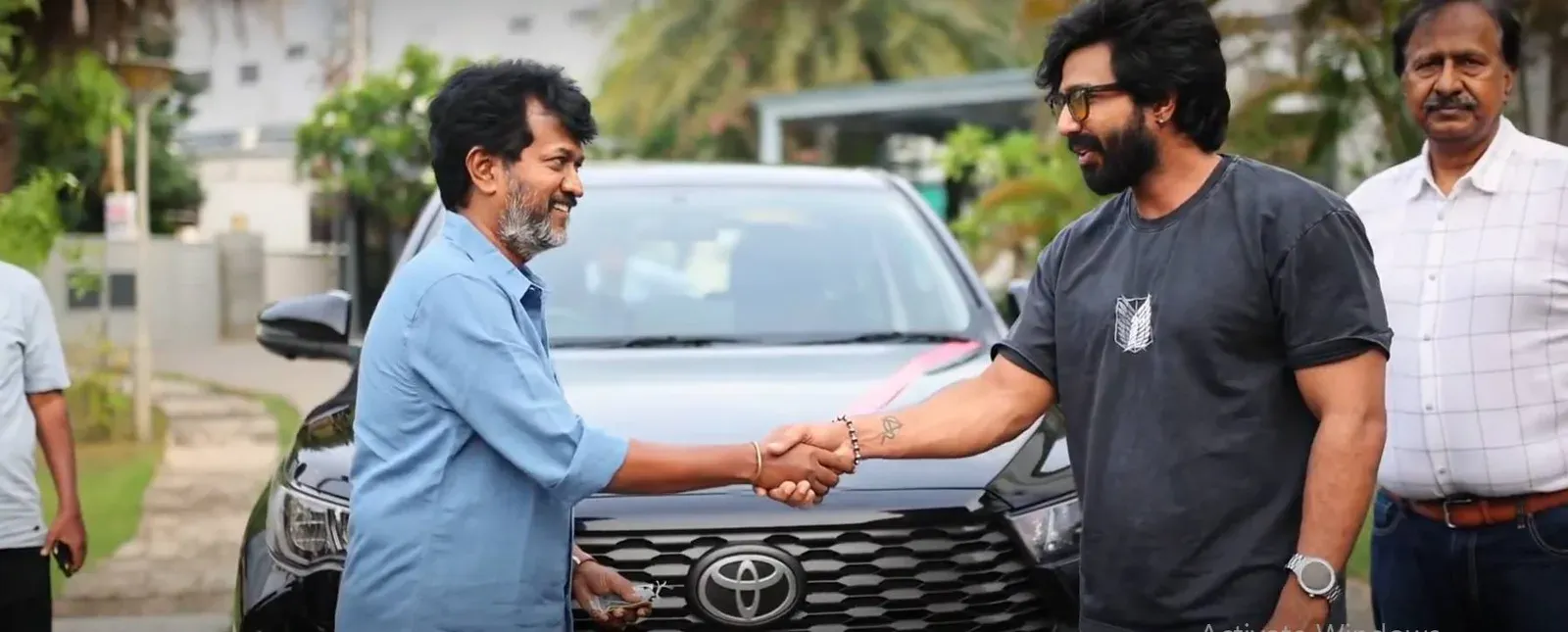 Vishnu Vishal gifts brand new Toyota to 'Gatta Kusthi 2' director Chella Ayyavu