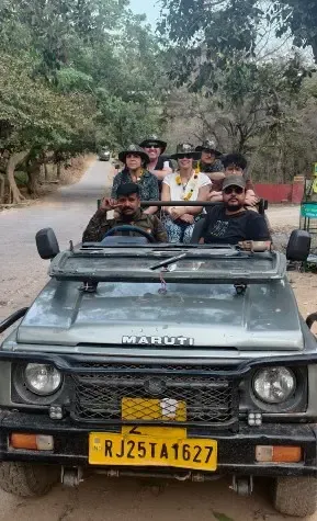 विश्व पैरालंपिक समिति के अध्यक्ष पॉल फिट्जगेरल्ड ने रणथंभौर में टाइगर सफारी का लिया आनंद 