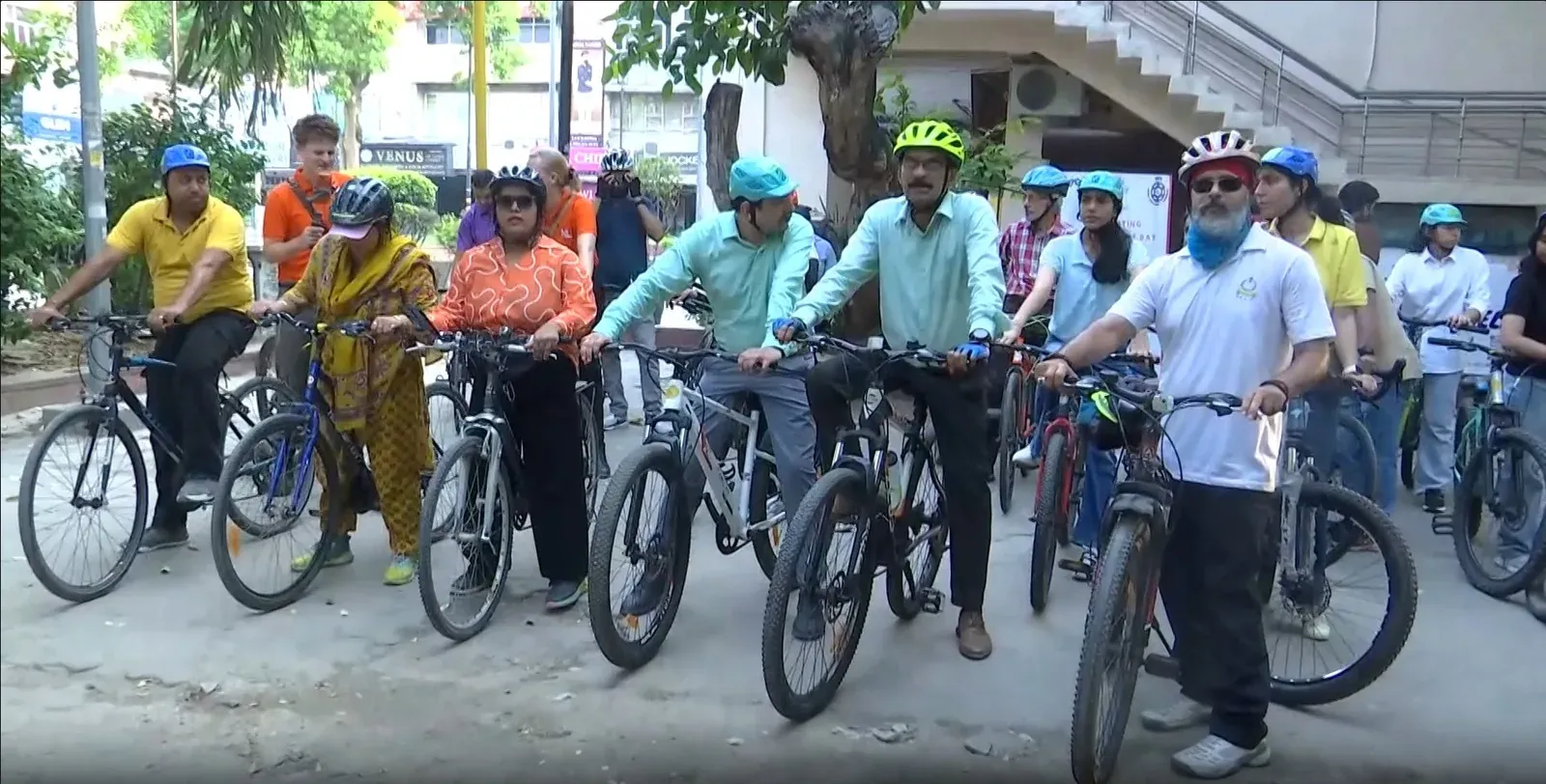 विश्व साइकिल दिवस 2026: दिल्ली के हौज खास में रैली, साइकिलिंग को लाइफस्टाइल बनाने की अपील