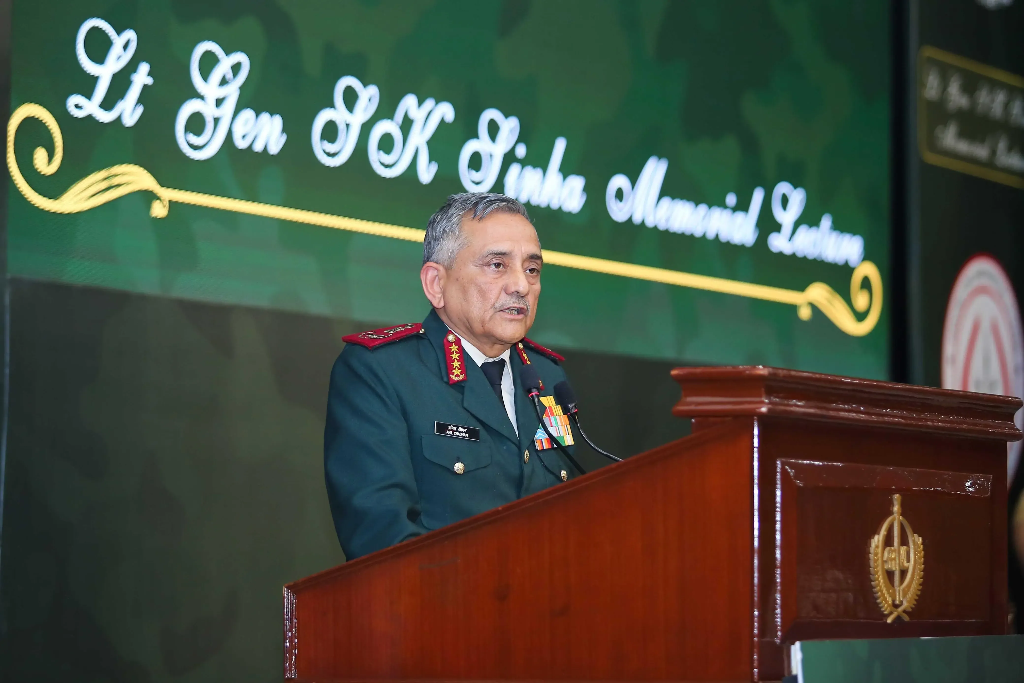 क्या लेफ्टिनेंट जनरल श्रीनिवास की भूमिका विश्व युद्ध और 1947 की लड़ाई में अद्वितीय थी?