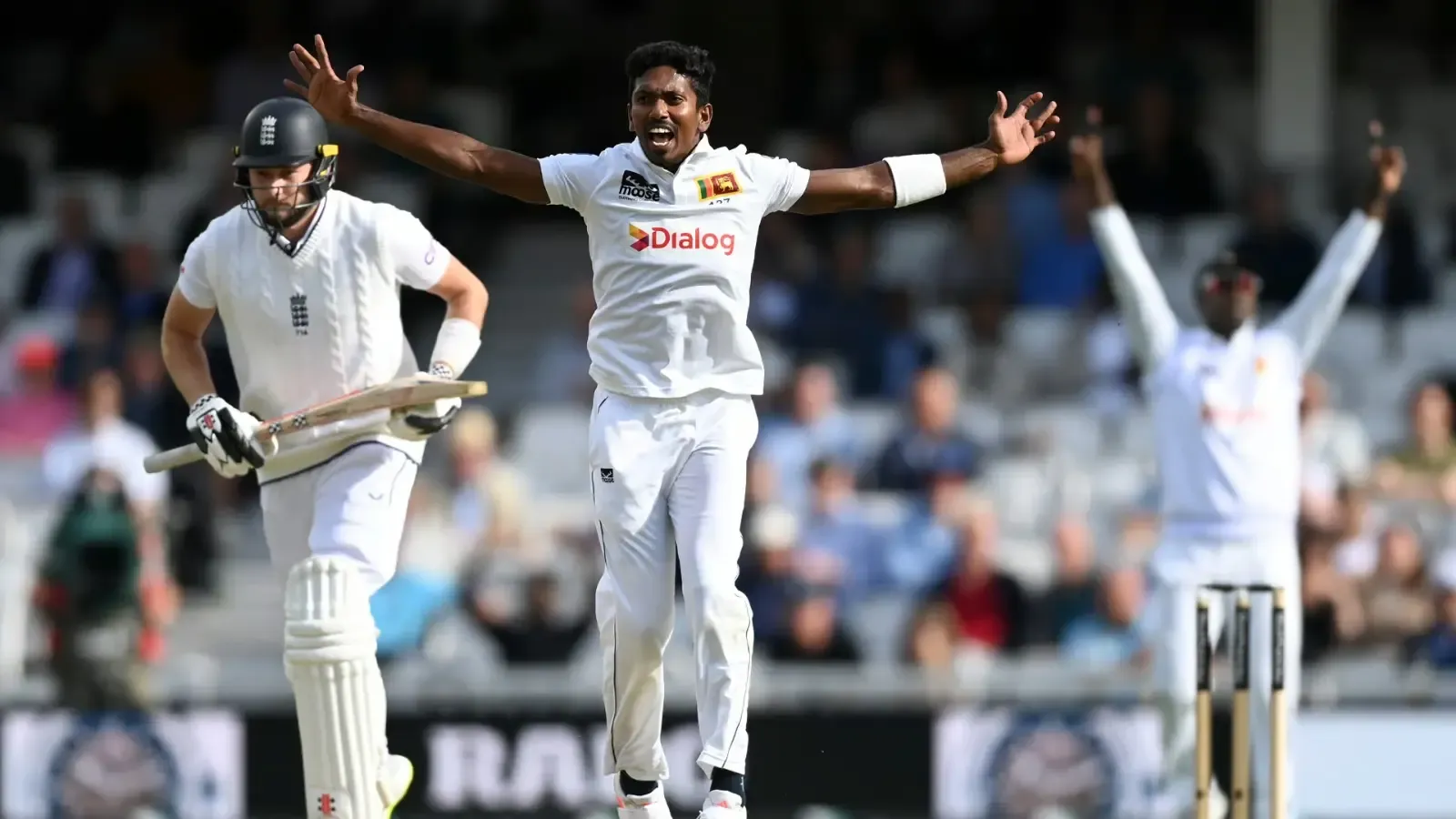Vishwa Fernando Signs with Warwickshire for 2025 County Championship