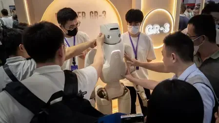 'विश्व रोबोट सम्मेलन' में मानवरूपी रोबोटों का शानदार प्रदर्शन