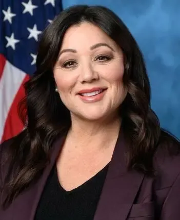 विवादों के बीच लोरी चावेज़-डेरेमर ने ट्रंप के मंत्रिमंडल से दिया इस्तीफा 