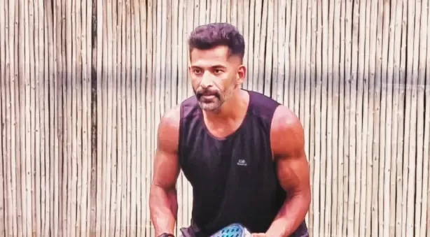 What challenges does Vivan Bhathena face as an actor?