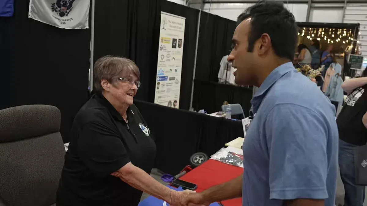 Vivek Ramaswamy Meets Vietnam-Era Veteran in Ohio