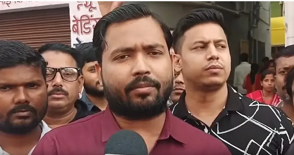 क्या खान सर ने मतदान के बाद मतदाताओं से अपील की कि वे लोकतंत्र के महापर्व में भाग लें?