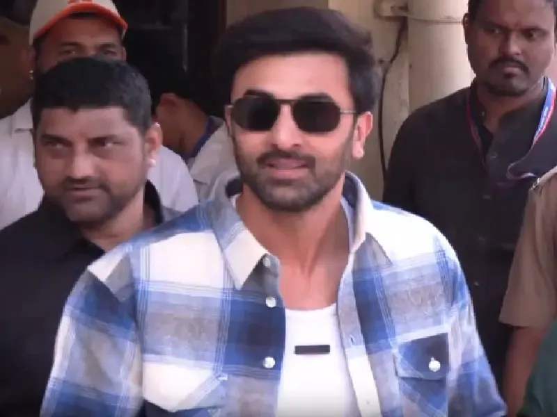 क्या बीएमसी चुनाव में रणबीर कपूर, पद्मिनी कोल्हापुरे और शबाना आजमी ने मतदान किया?