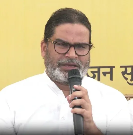 बांकीपुर उपचुनाव: प्रशांत किशोर का आरोप — जीविका दीदियों से राशन-पेंशन बंद करने की धमकी दिलवा रही BJP