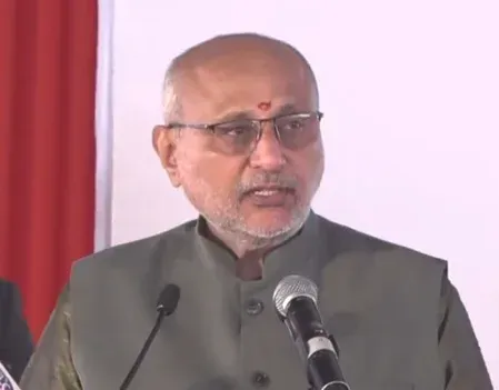  सीपी राधाकृष्णन ने हर घर तिरंगा रैली को दिखाई हरी झंडी, वंदे मातरम को बताया स्वतंत्रता संग्राम में प्रेरक शक्ति