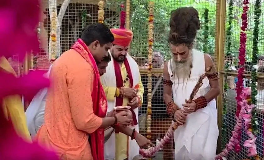 बृजभूषण शरण सिंह ने वृंदावन में रितेश्वर महाराज का लिया आशीर्वाद, बरी होने के बाद पहला कार्यक्रम