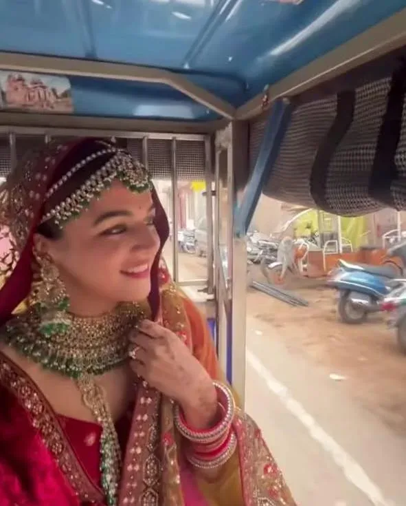 Wamiqa Gabbi celebrates 1 year of 'Bhool Chuk Maaf' with e-rickshaw ride