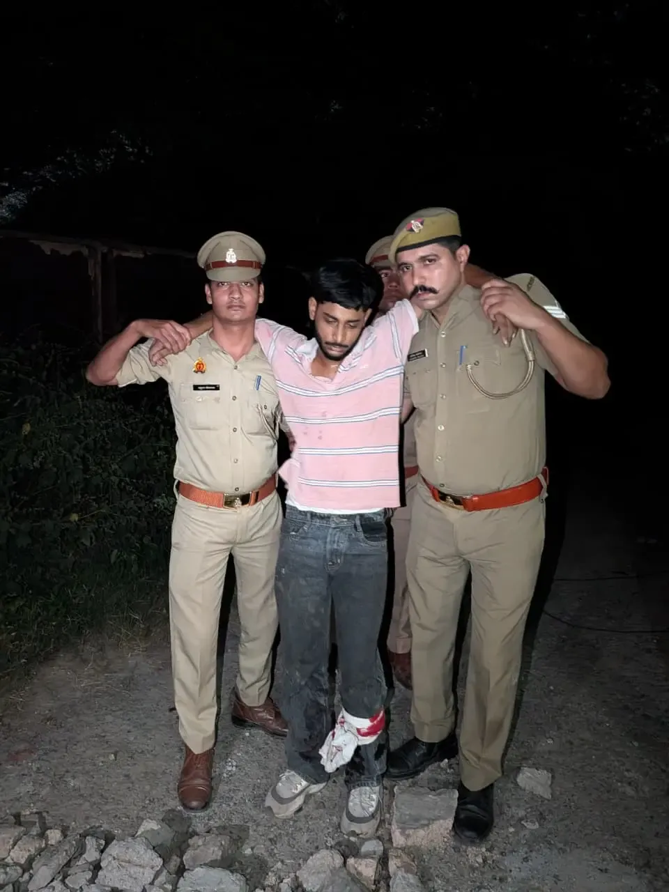 Wanted snatcher Aamir Ali arrested after Ghaziabad encounter, pistol and stolen bike seized
