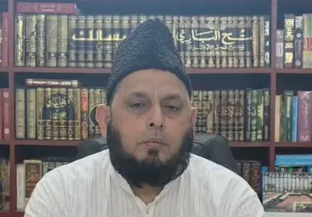 मौलाना खालिद रशीद का बयान: वक्फ घोटाले के आरोप बेबुनियाद, ज्ञानवापी विवाद बातचीत से सुलझे