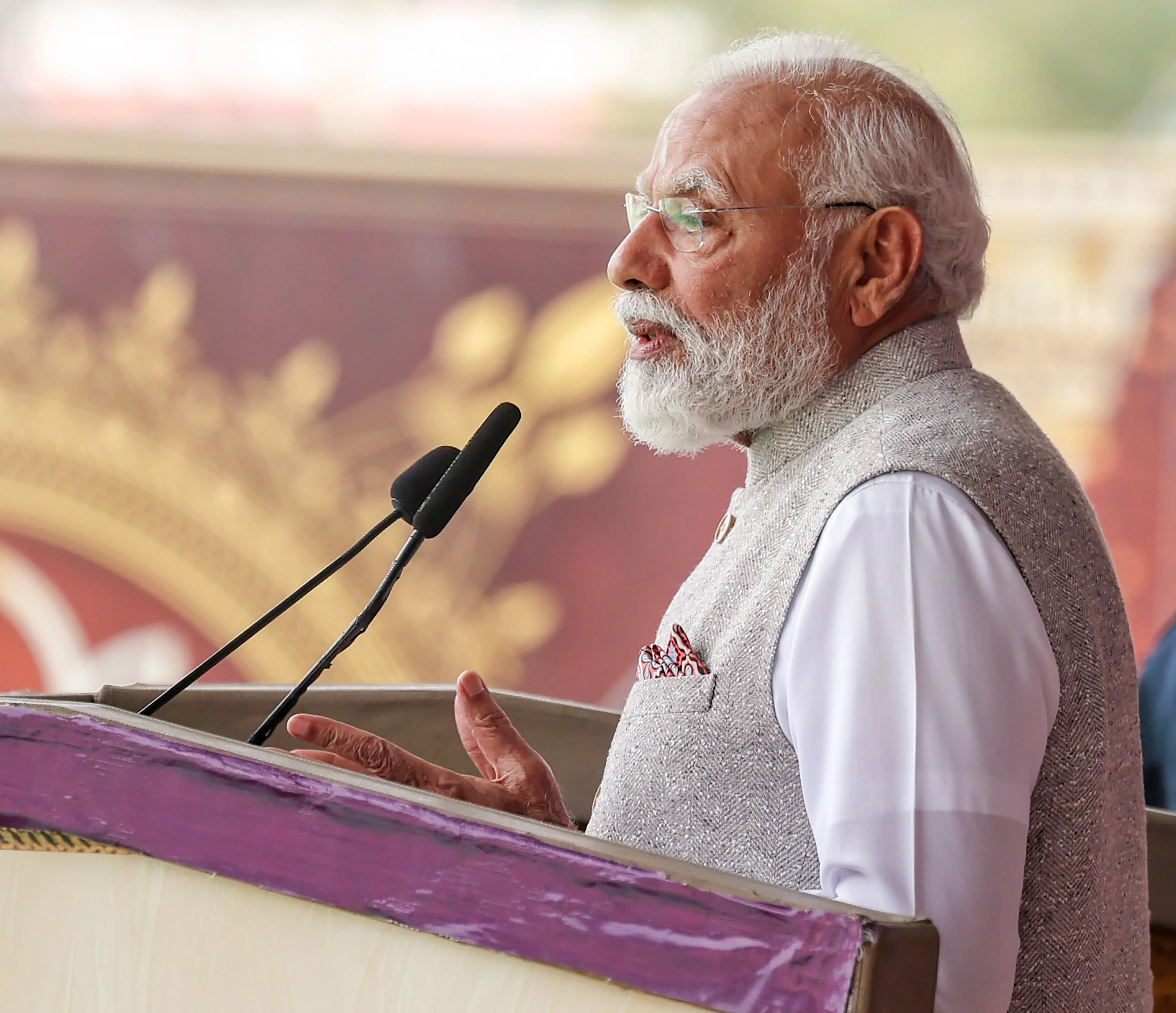 Why Do We Honor Shri Guru Tegh Bahadur Ji's Courage and Sacrifice?