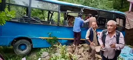 Panagarh road accident: 10 injured as tourist bus hits coal truck on NH-19
