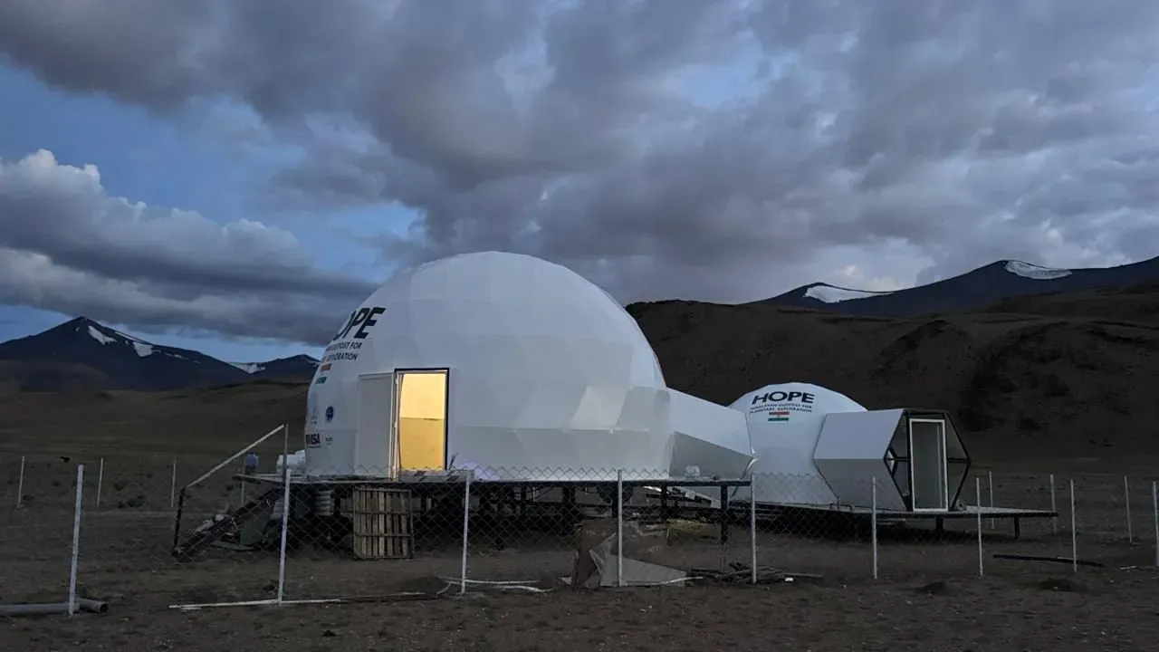 What is ISRO’s 10-day HOPE analogue mission in Ladakh?