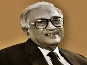 Ameen Sayani Discusses the Origins of the 'Punch Style' Employed by Classic Radio Jockeys