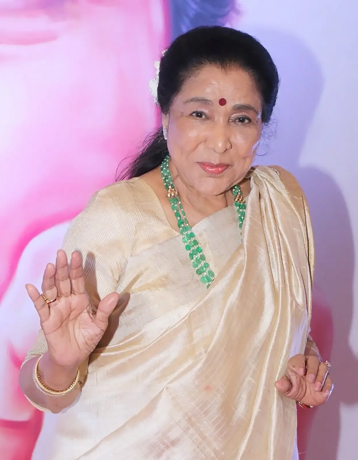 Asha Bhosle Remembers Lata Mangeshkar as the ‘Last of Mughals’