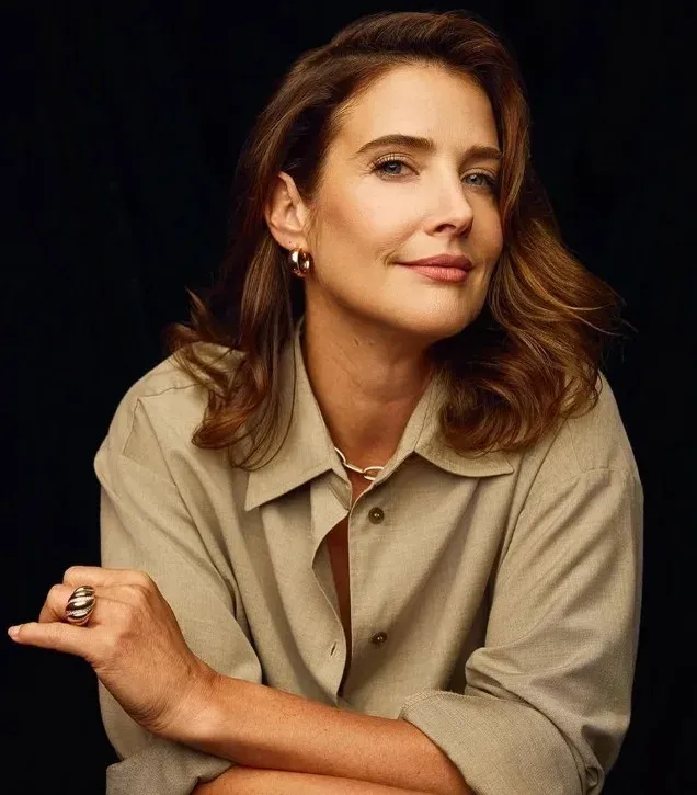 Cobie Smulders on her British mother's 'cruelly honest' humour