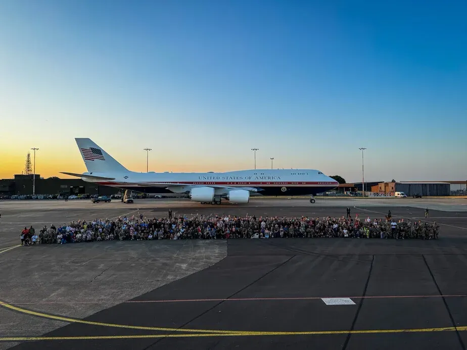 White House Showcases New Air Force One to US Troops at RAF Mildenhall