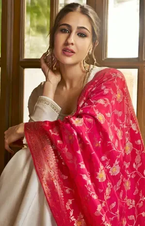 Who is Sara Ali Khan's ‘jaan’ with whom she enjoys first dinner of 2025?