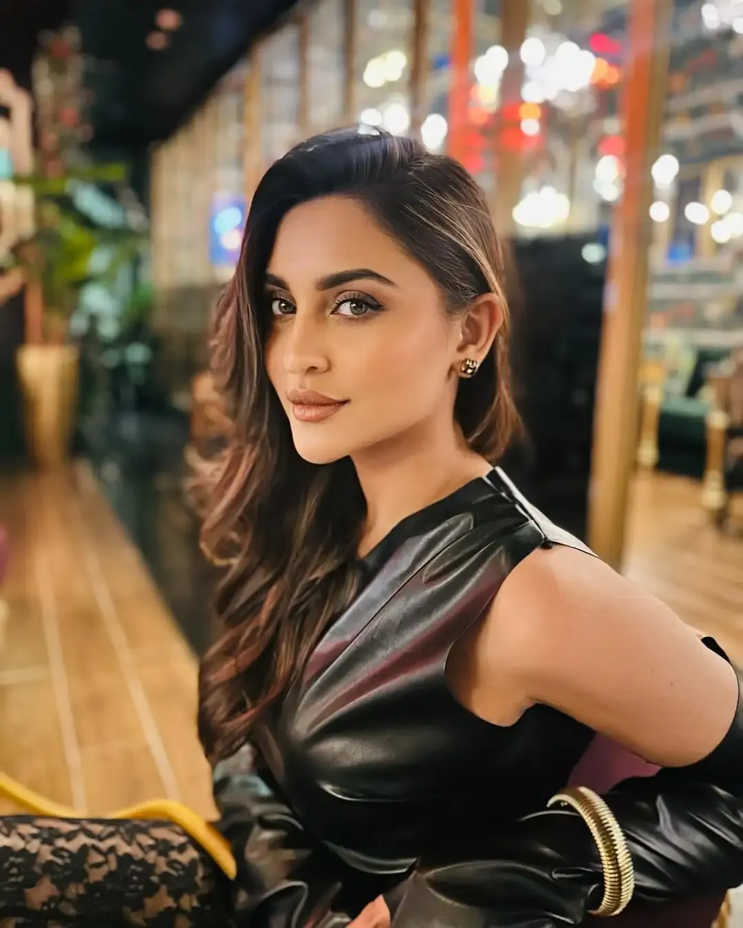 Why does Krystle D’Souza call Karisma Kapoor the ultimate icon of the ’90s?