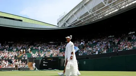 Naomi Osaka reaches Wimbledon last 16 for first time, beats Kasatkina 6-1, 6-3
