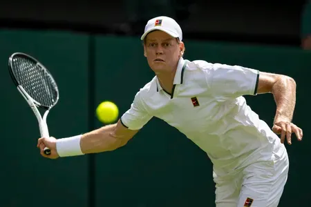 Sinner beats Borges in straights, breaks Italian Grand Slam win record