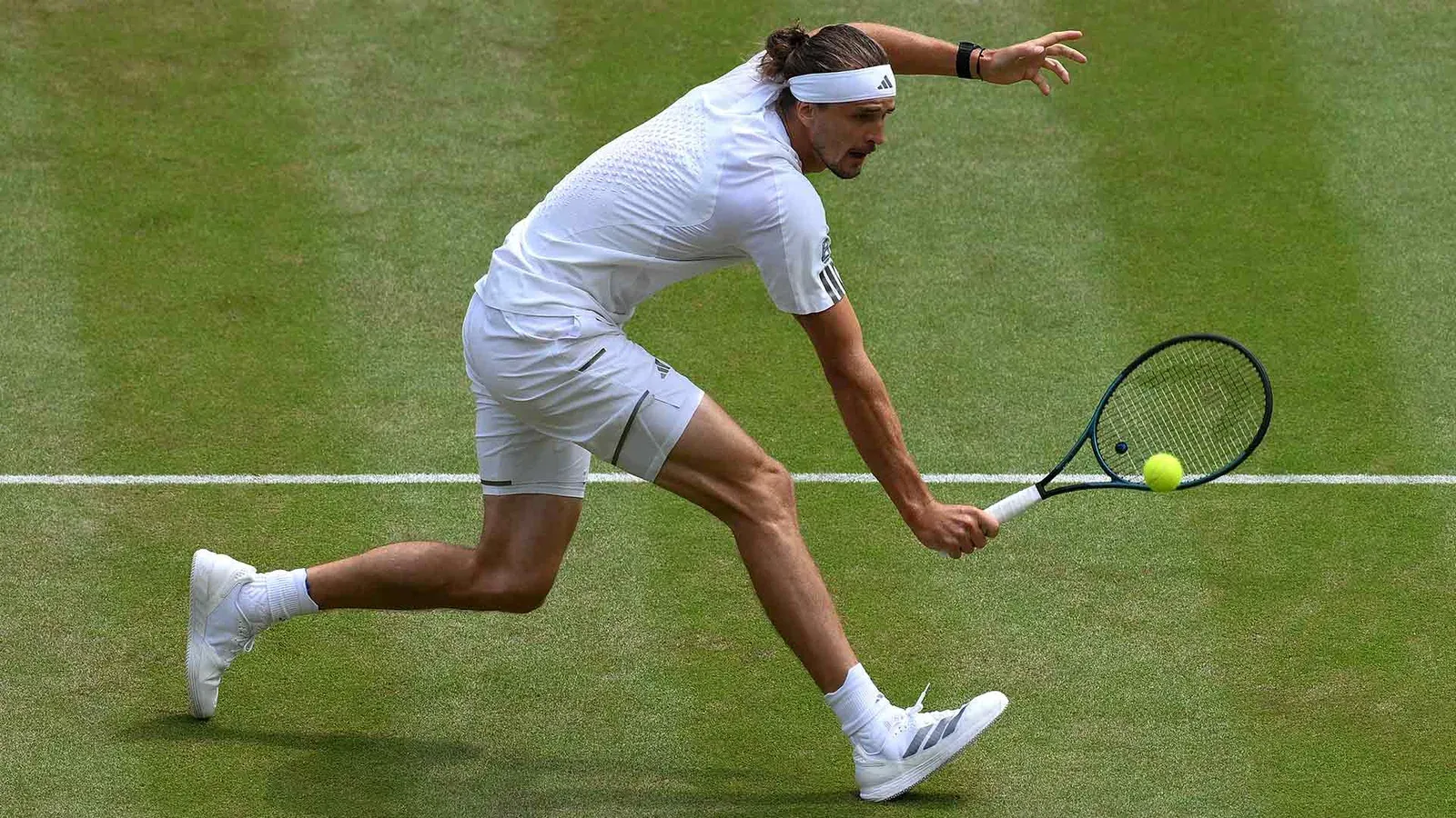 Zverev beats Fery 7-6, 6-2, 6-4 to reach maiden Wimbledon final