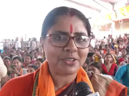 PM Modi Bengal Rally: Women Bring Books, Portraits to Jadavpur