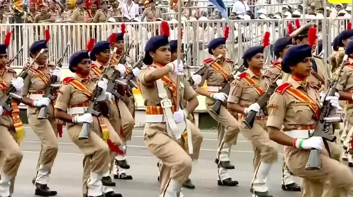 How Did Women Lead the Unity Parade While PM Modi Celebrated Rashtriya Ekta Diwas in Gujarat?