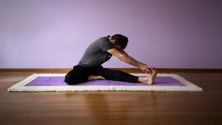 वर्क प्रेशर और बढ़ते स्क्रीन टाइम से हैं परेशान? महामुद्रा के अभ्यास से शरीर को करें रिचार्ज