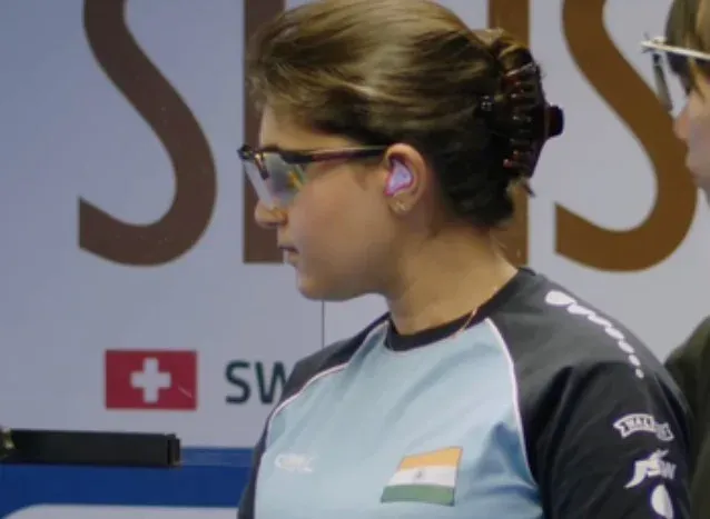 ईशा सिंह का ISSF वर्ल्ड कप में वर्ल्ड रिकॉर्ड स्वर्ण, पीवी सिंधु और शिखर धवन ने की जमकर तारीफ