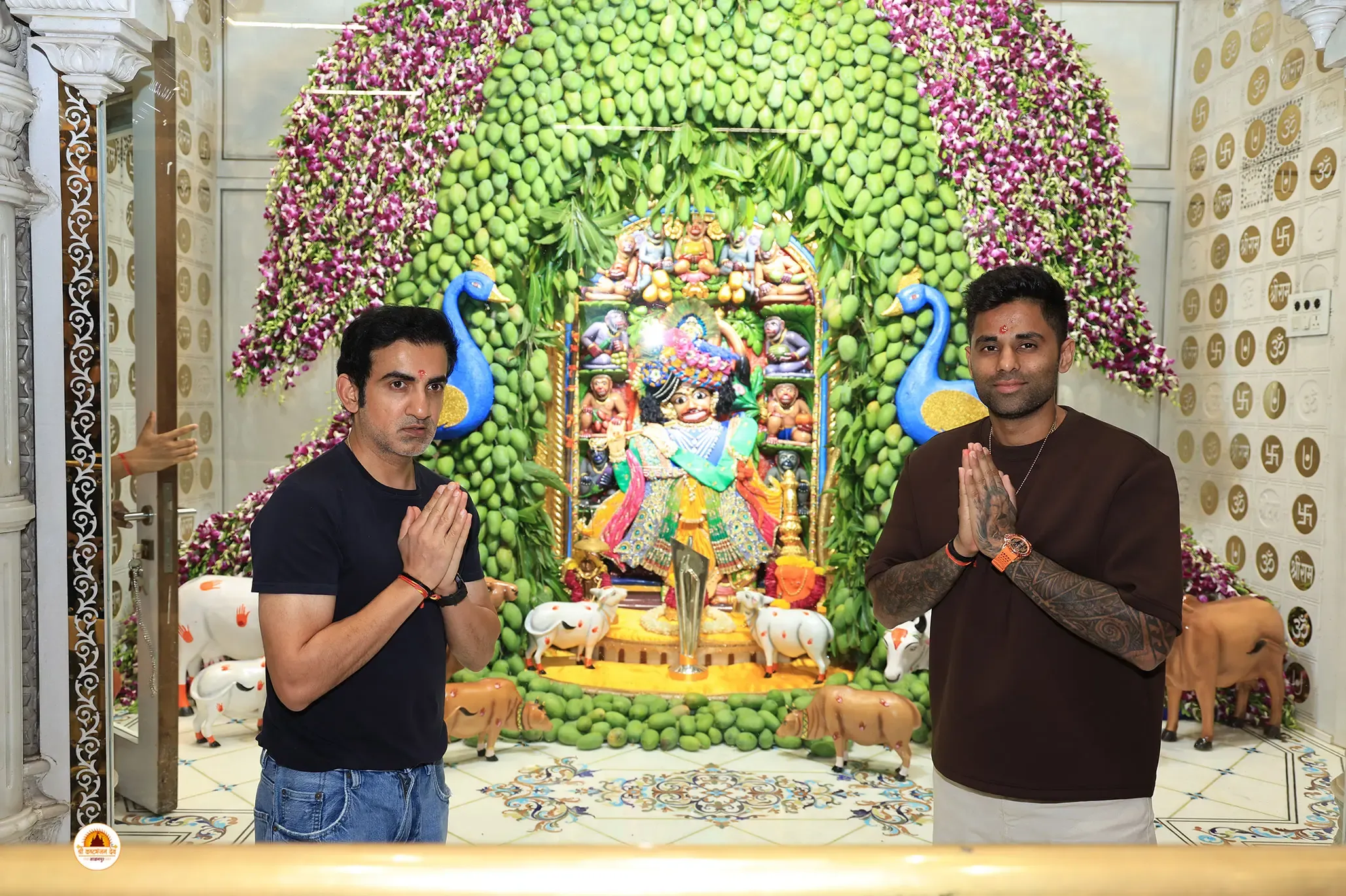 सूर्यकुमार यादव और गौतम गंभीर ने सालंगपुर हनुमान मंदिर में वर्ल्ड कप ट्रॉफी का आशीर्वाद लिया