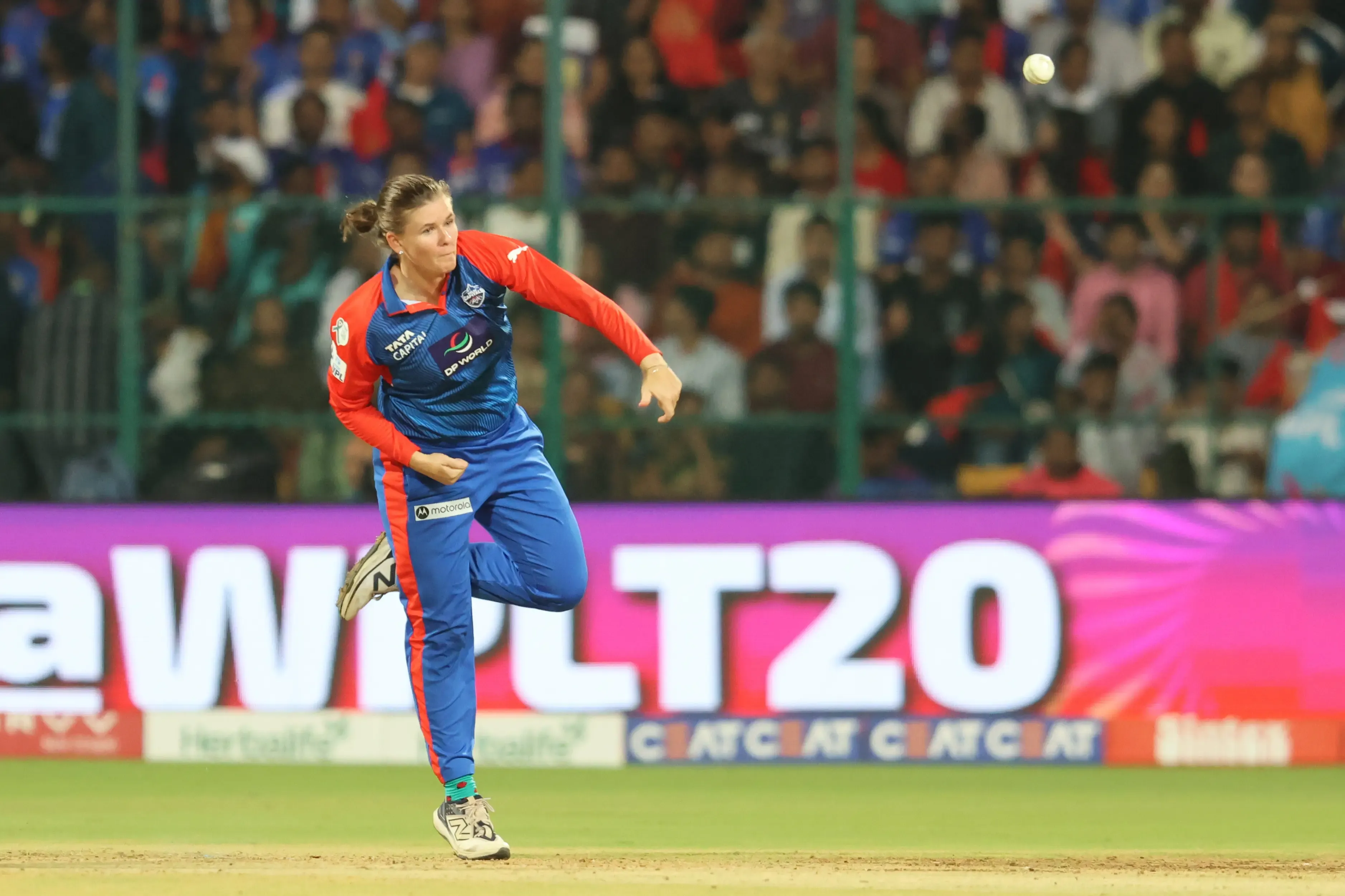 WPL 2025: Capitals Halt RCB at 147/5 Despite Ellyse Perry's 60 Not Out