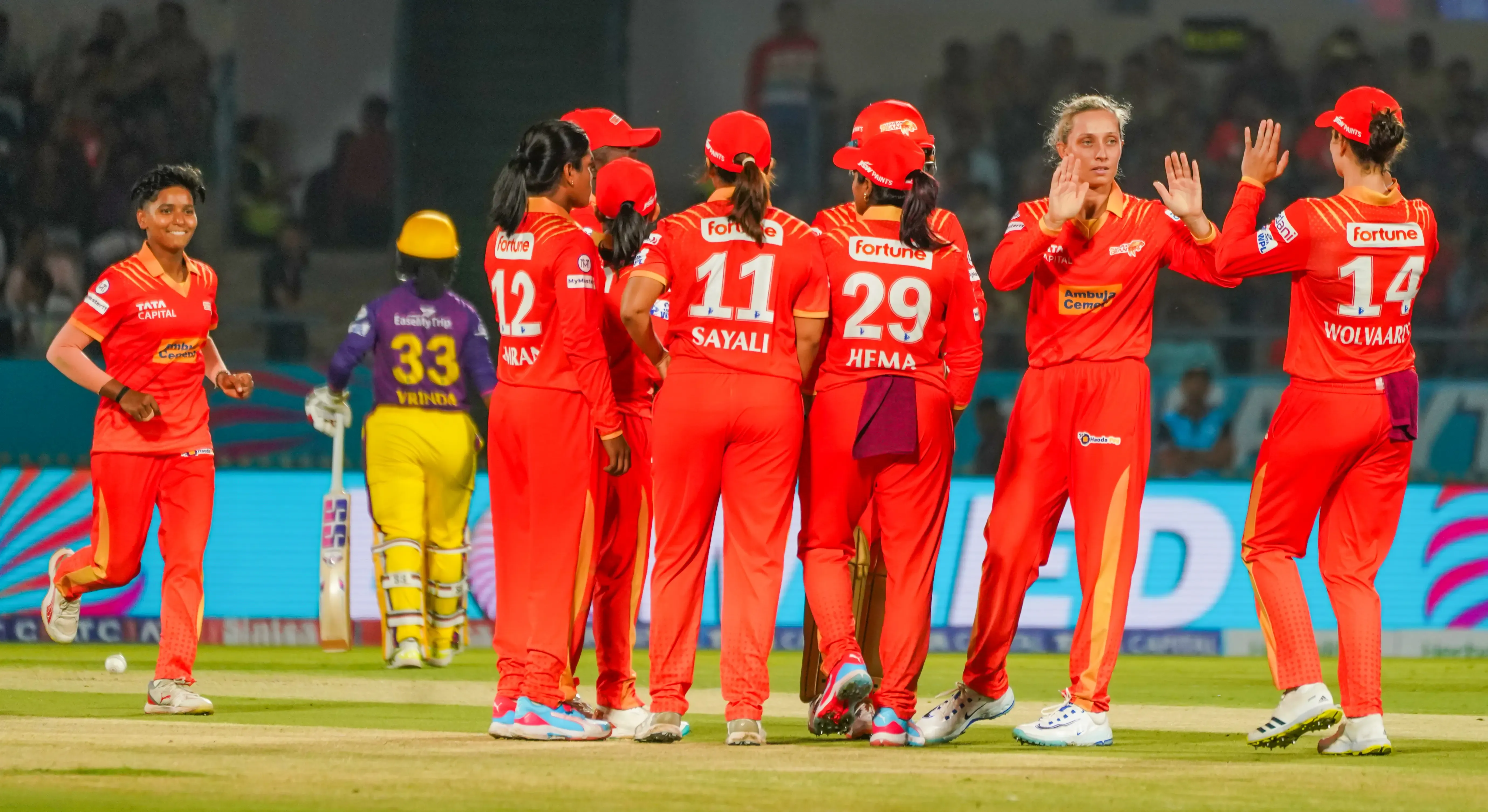 WPL 2025: Gujarat Giants Look to Ashleigh Gardner for Victory Over Mumbai Indians (Preview)